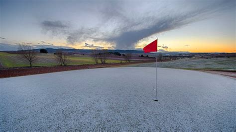 武蔵松山カントリークラブ 天気 ゴルフ場の天候がプレイヤーの心理に与える影響