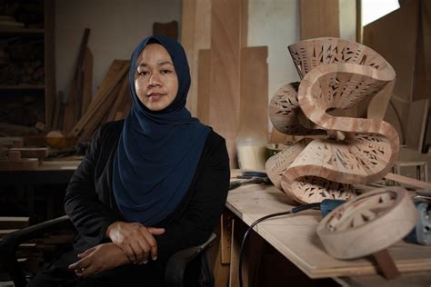  Narratives In Wood: Exploring Traditional Malaysian Sculpture - A Journey Through Time and Timber