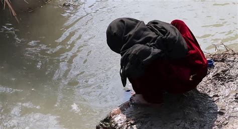  Rivers of Blood: The Story of Pakistan's Water Crisis and a Quest for Sustainable Solutions:  A Gripping Tale of Environmental Challenges and Human Resilience